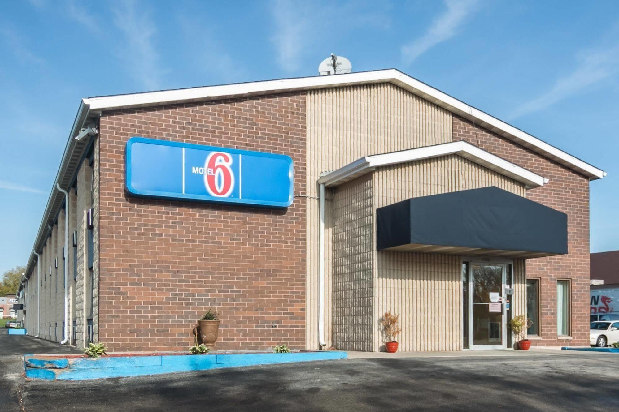 Motel 6-Madison, Wi - East Exterior photo